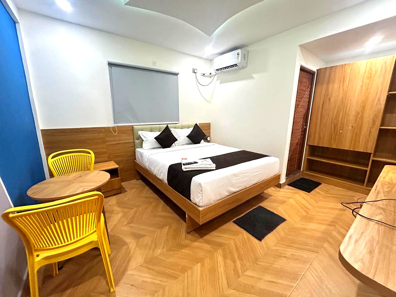 Spacious hotel rooms at S K Oak Suites